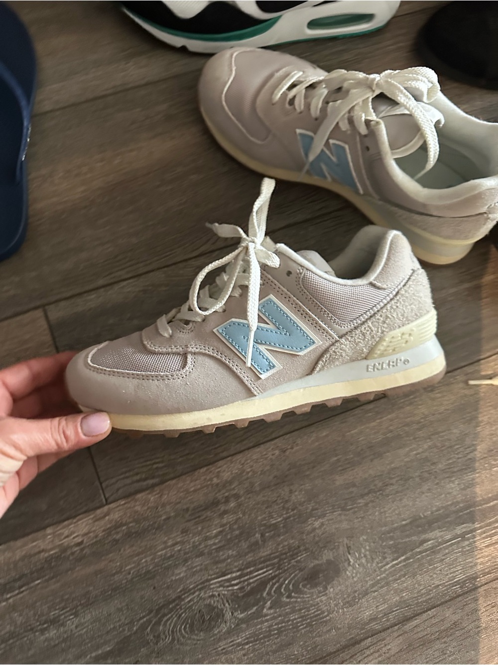 New Balance woman  Beige Sneakers with Light Blue N Logo